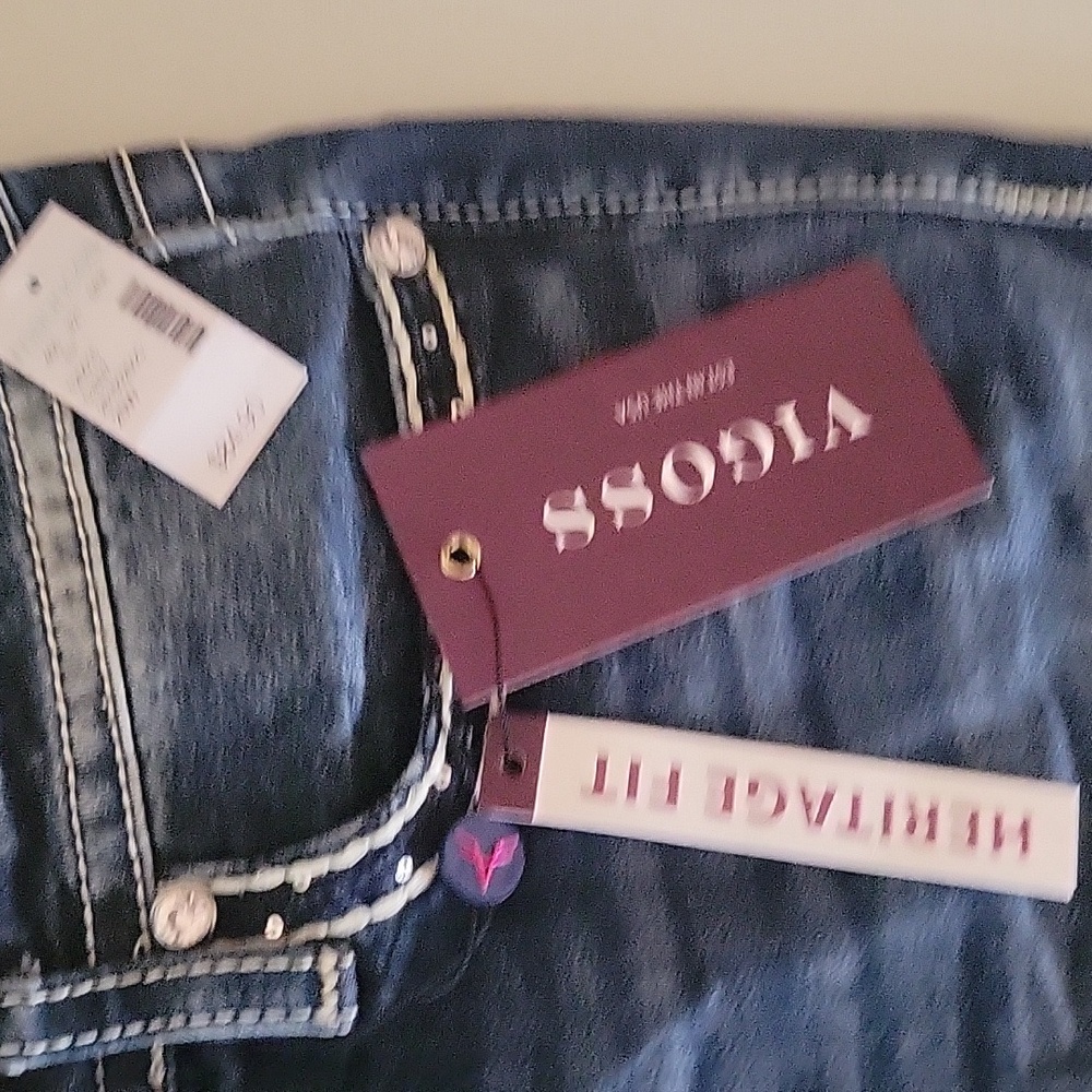 Vigoss Heritage Fit Capri Jeans Women's Size 20 L21 Raw Hem Medium Wash Low Rise